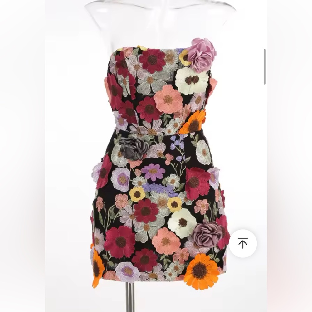 Elegant Floral Strapless Dress - Picture 3 of 4